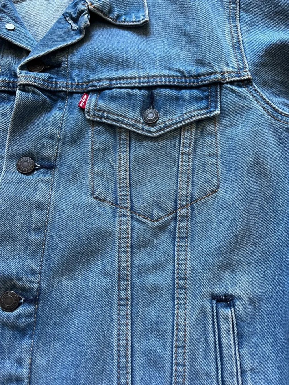 Levi's Light Blue Denim Jacket - Picture 3 of 11